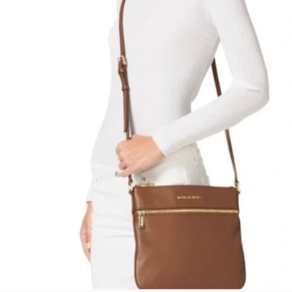 MICHAEL KORS Riley Small Pebble Leather Acorn Brown Crossbody Brown Gold Bag